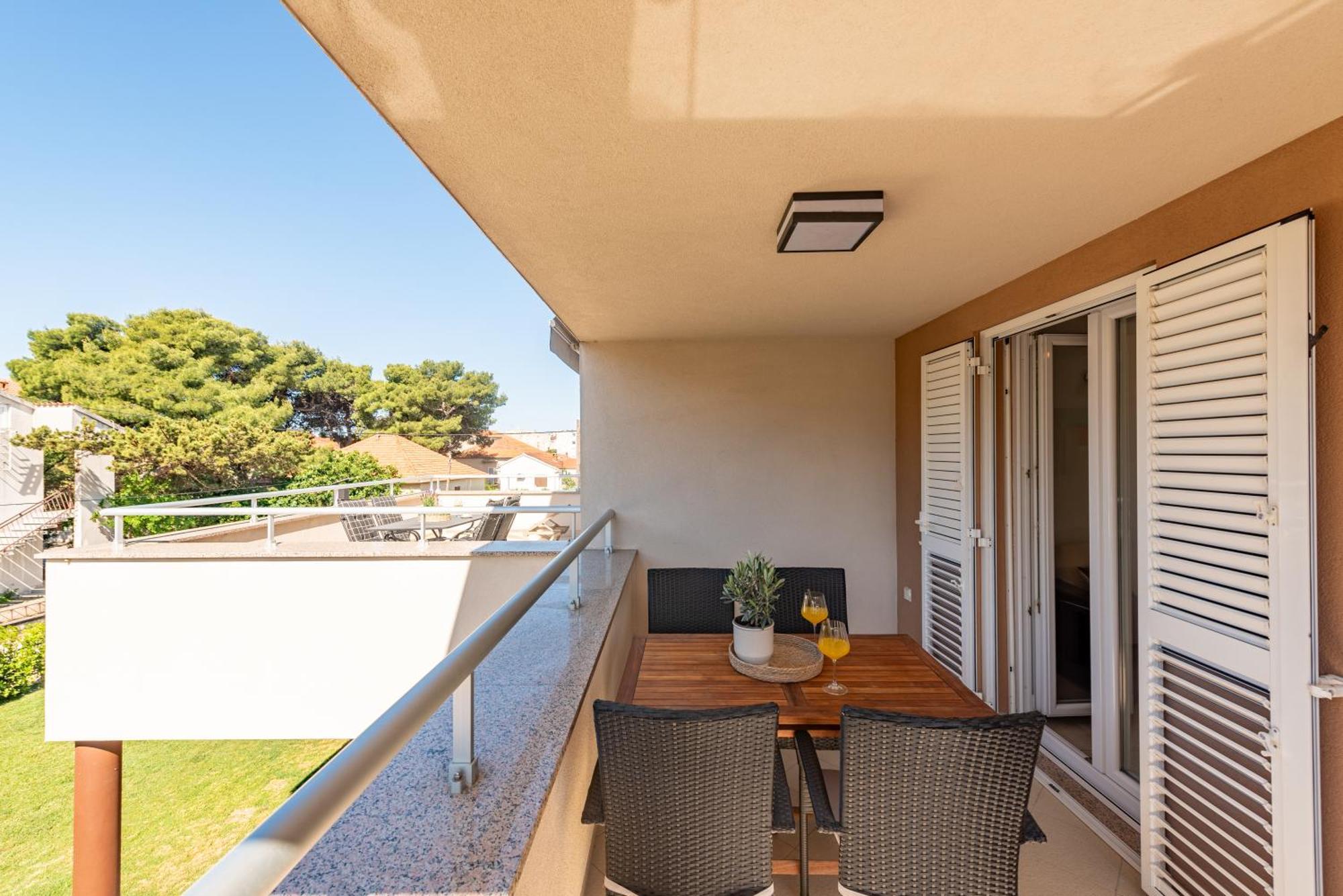 Apartments L&D Biograd Na Moru Exteriör bild